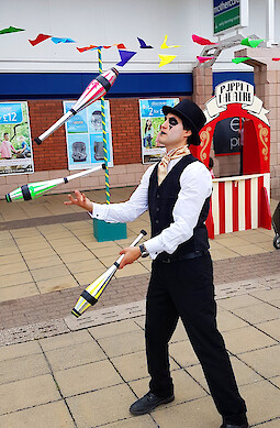circus juggler hire uk